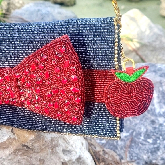 Mary frances disney snow white clutch crossbody - Picture 5 of 17